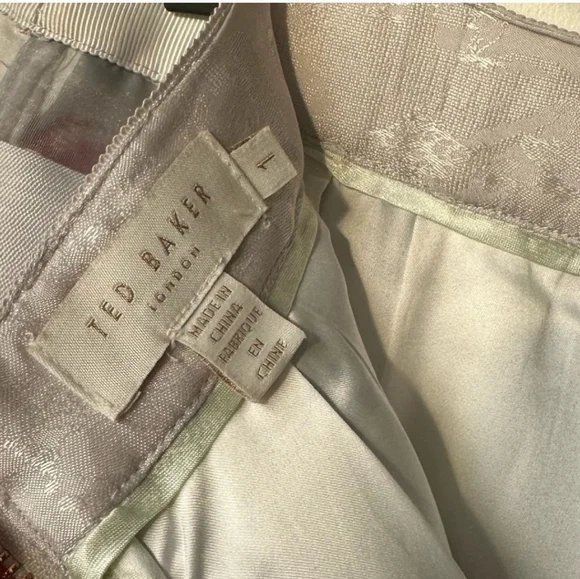 ⭐️ Pre-loved Ted Baker Floral Print Skirt- Size 1⭐️ - Picture 6 of 7